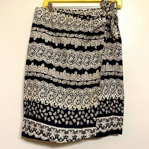 Georgiou 100% Silk wrap skirt black and white size 10/M